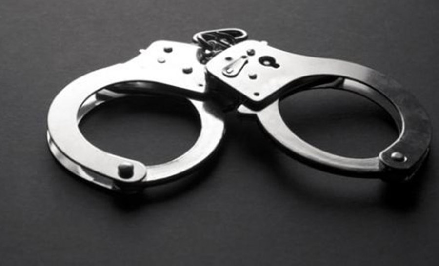 बैंक ब्यालेन्स देखाउन भन्दै सवा करोड हाल्न लगाएर फरार, समातिए ३ आरोपी Arrested Sign1 2021 by Ditible