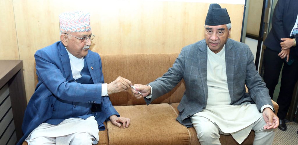 निजामती, भूमि र शिक्षा विधेयकले बढाउँदैछ कांग्रेस र एमालेबीच अविश्वास KP Sharma Oli Sher bahadur Deuba Cover Story by Raghunath bajagain by Ditible