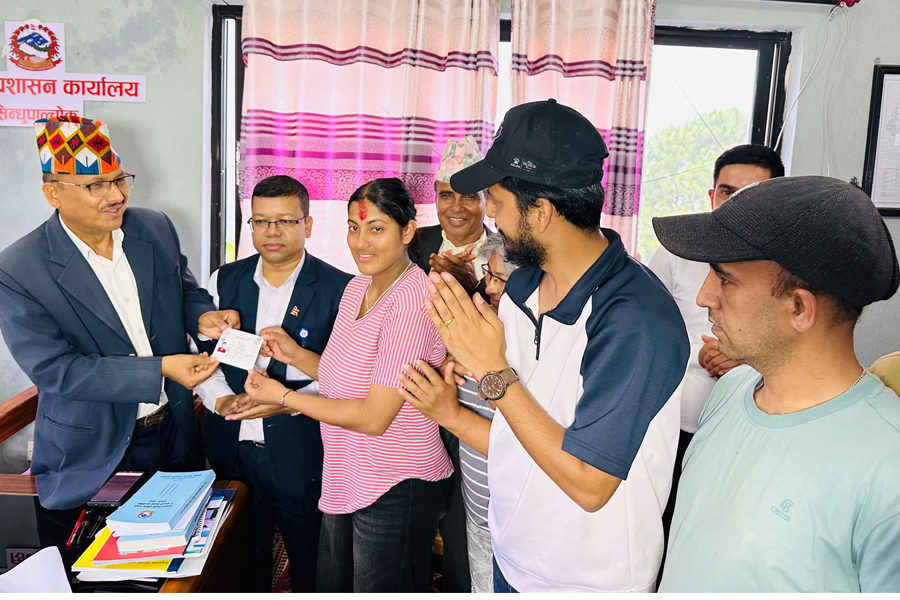 स्वस्तिकाकालाई बुवाले बनाइदिए नागरिकता Sostika kc by Ditible