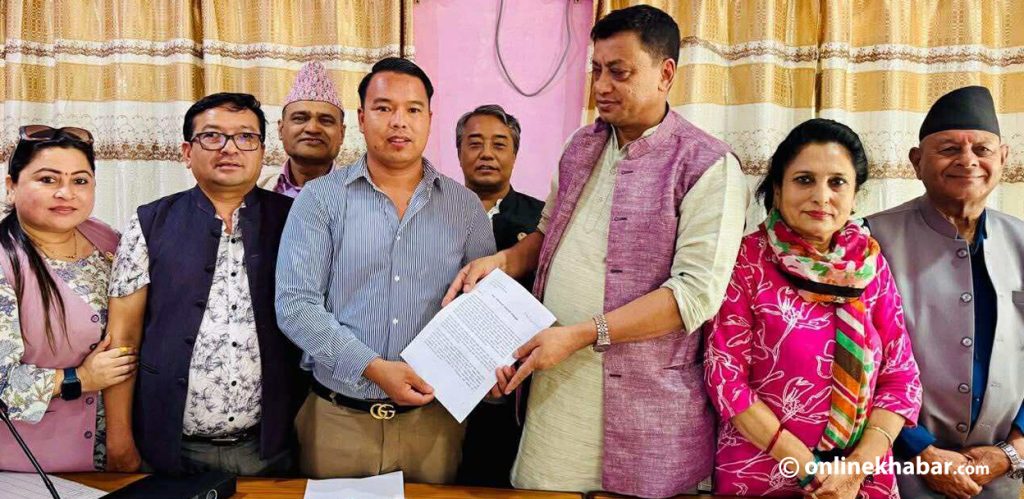 यी हुन् बहादुर सिंहविरुद्ध अविश्वासको प्रस्ताव दर्ता गर्ने २१ सांसद bagmati province bahadursingh lama abiswas ko prastab by Ditible