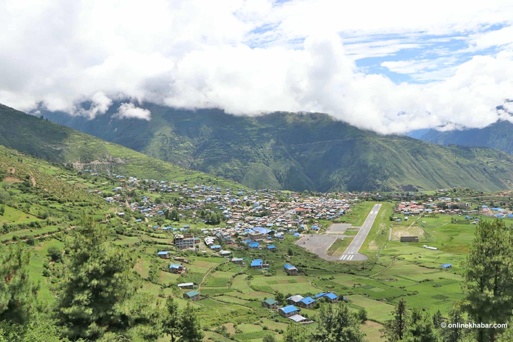 वारिपारि डम्म बादल, बीचमा खुलेको विमानस्थल (तस्वीरहरू) simkot airport 5 by Ditible