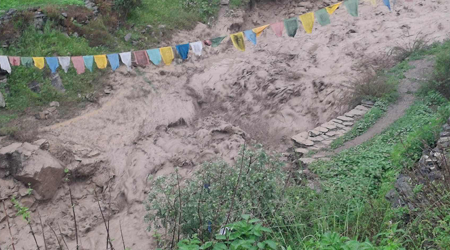 साढे दुई महिनापछि हुम्लाको तिलगाउँमा अर्को पहिरो, हिल्सा जाने काठेपुल बगायो tilgau pahiro by Ditible