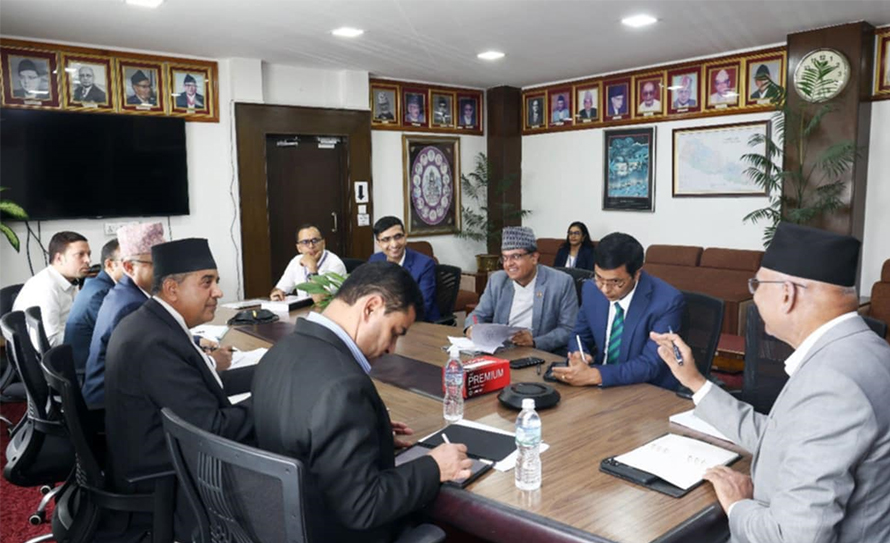 Finance minsiter and health minister meeting by Ditible