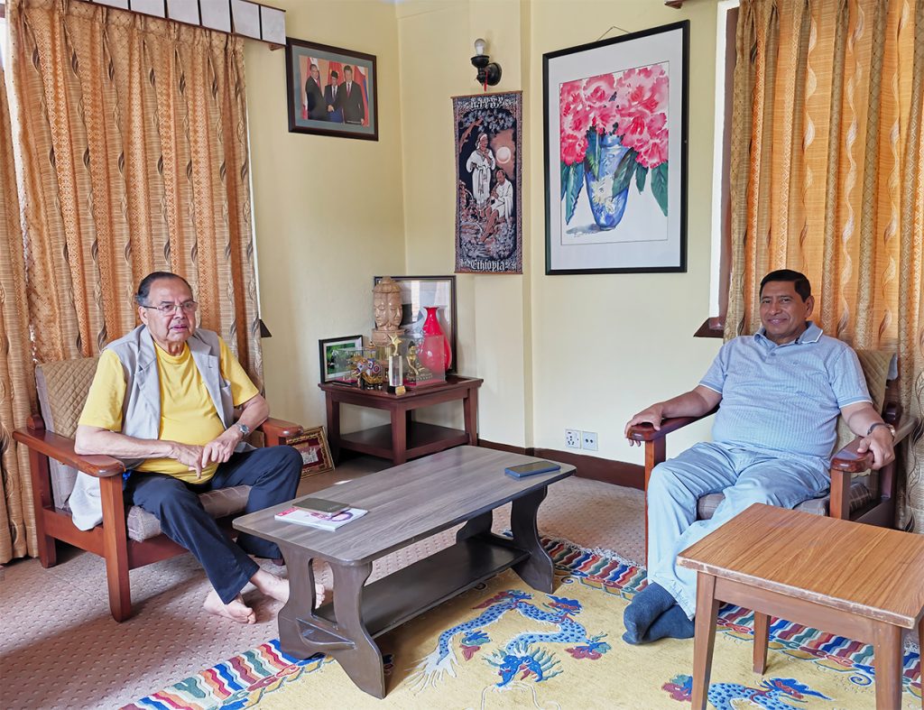 नारायणकाजी श्रेष्ठले गरे झलनाथ खनालसँग भेट – Online Khabar Jhalanath khanal and Naryankaji shreestha meeting art dallu by Ditible