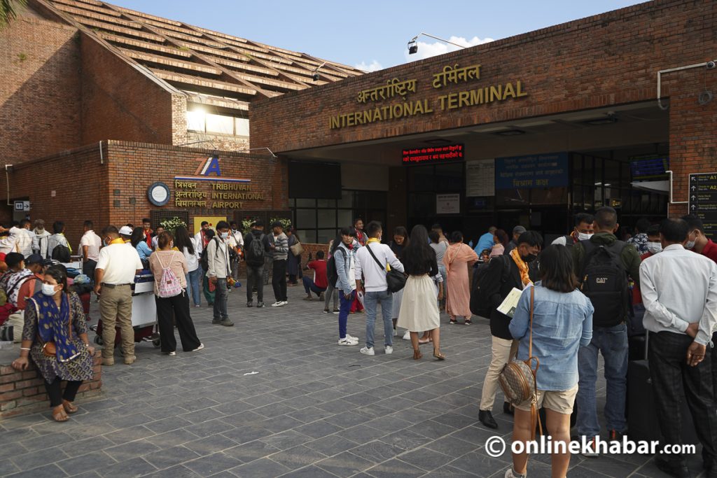 Rojgari baideshik rojgari tia dashain chhek ma bidesine 14 by Ditible