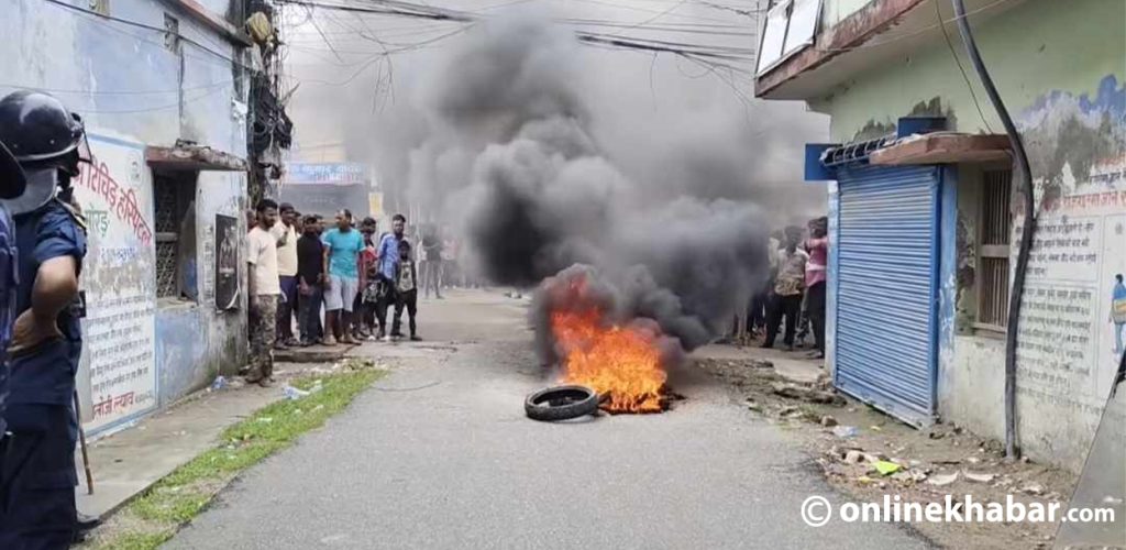 छानबिनको माग गर्दै राजविराजमा स्थानीयको प्रदर्शन – Online Khabar Saptari goli kanda protest by Ditible