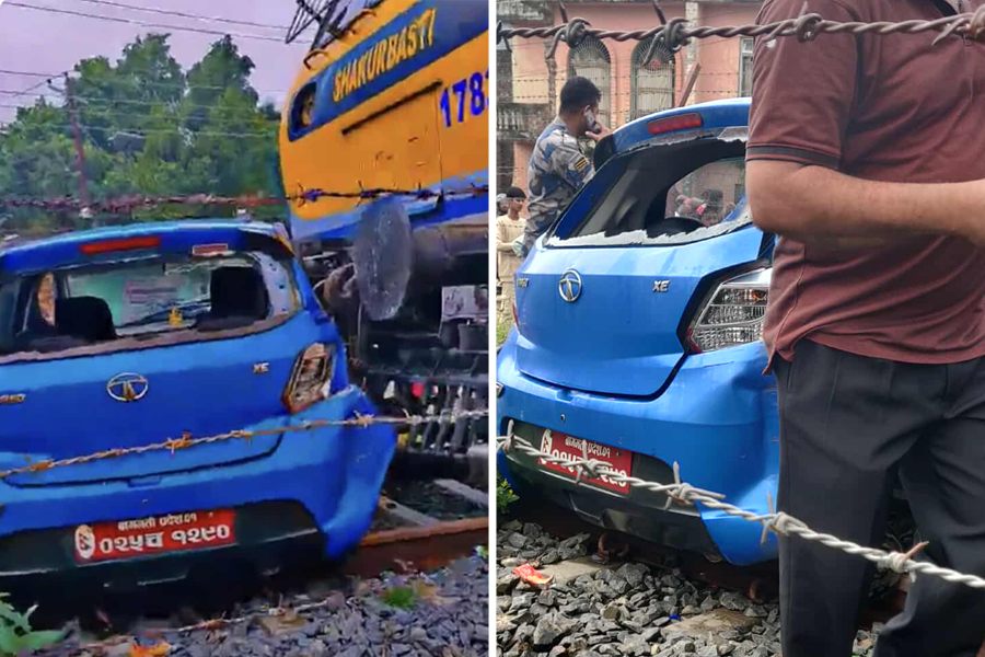 जनकपुरमा रेल र कार ठोक्किए – Online Khabar car and train janakpur 2 by Ditible