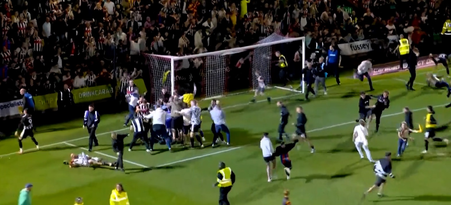 २६ खेलाडीले पेनाल्टी हानेकाे खेलमा म्यानचेस्टर युनाइटेड पराजित -वाइरिबल united by Ditible