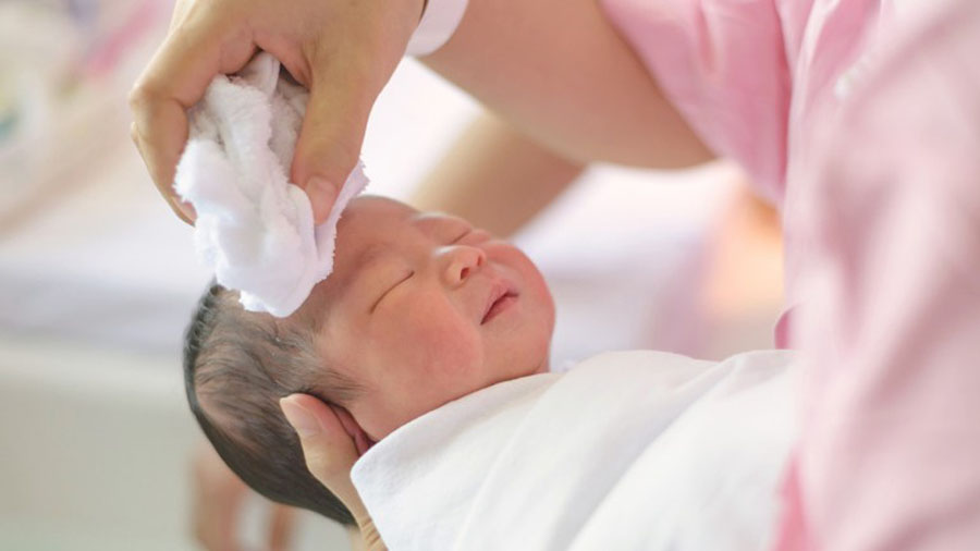 wish your newborn came with a manual heres the 101 on baby grooming 1280x960 768x432 1508872001 by Ditible