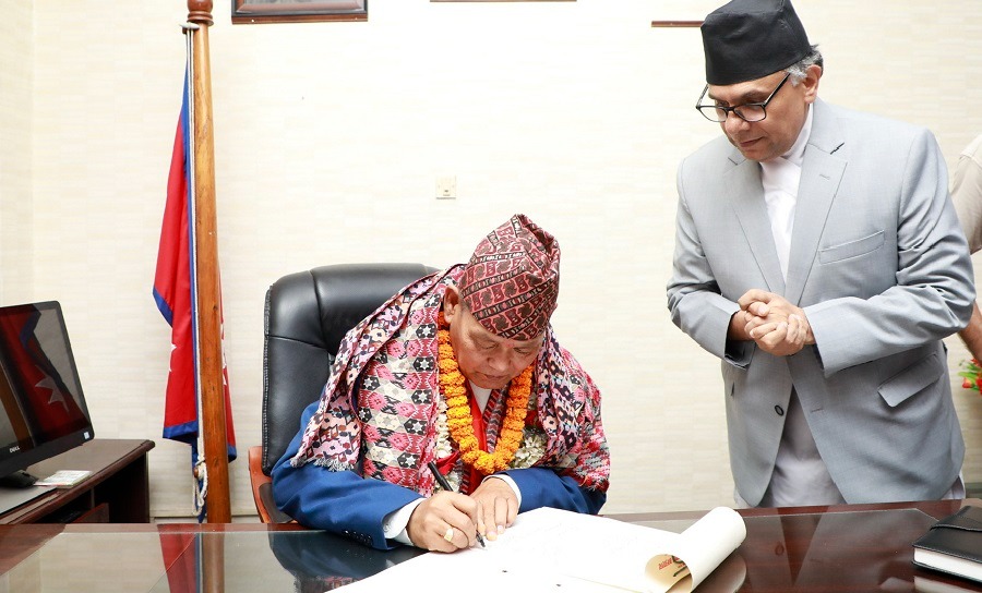 युवा तथा खेलकुदमन्त्री तेजुलाल चौधरी by Ditible