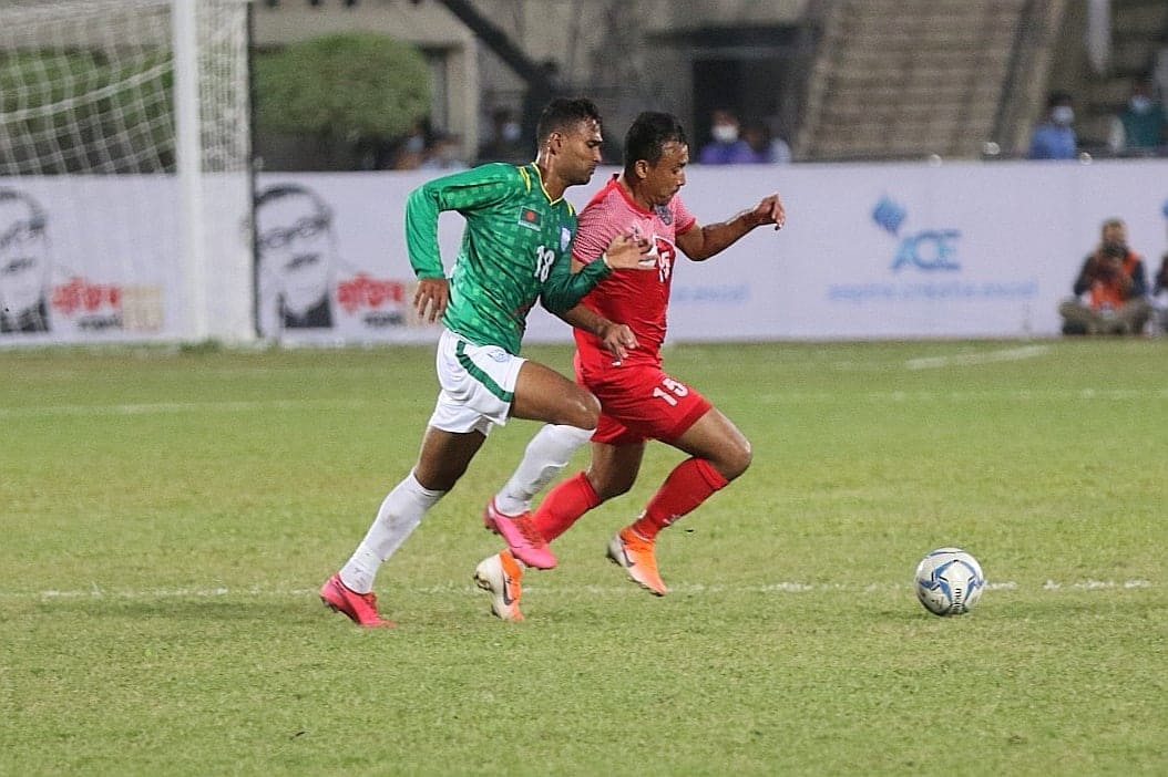 नेपाल र बङ्गलादेशबीच मैत्रीपूर्ण फुटबल खेल हुने -वाइरिबल nepal banalagades by Ditible