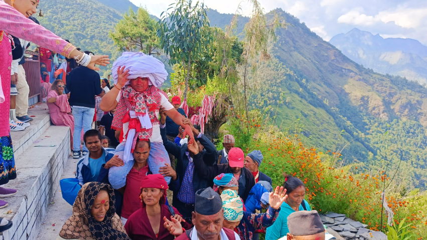 खत्रीको १०औँ पटक ठेलो फाल्ने प्रतियोगितामा जित -वाइरिबल khatri by Ditible